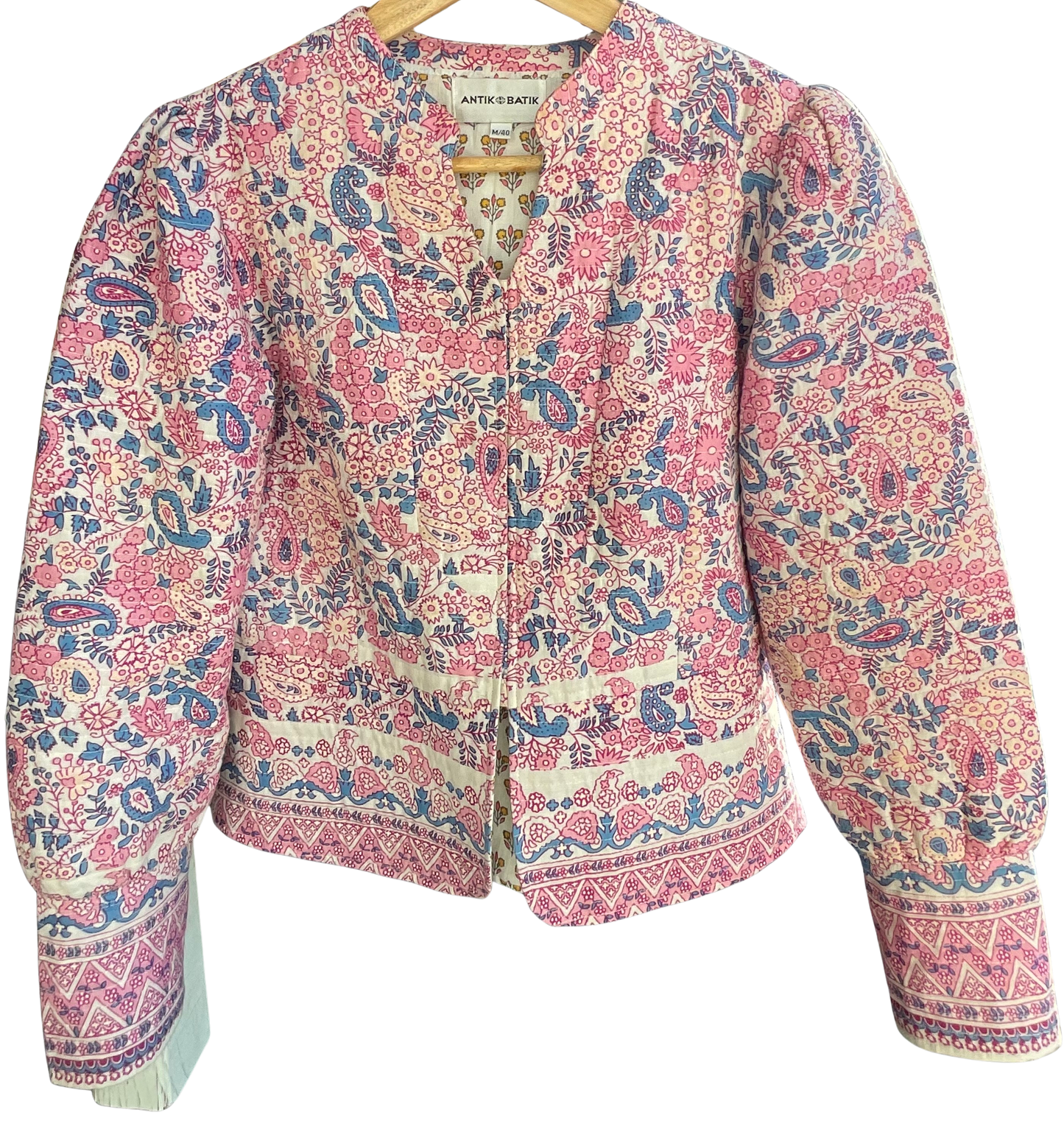 Chaqueta estampada rosa y azul